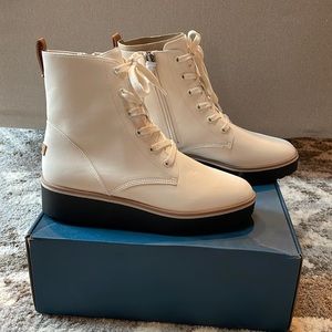 Dr. Scholl’s Local Boot